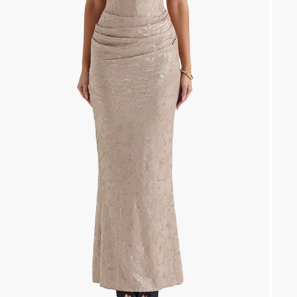 Elegant Beige Lace Evening Gown - Picture 3 of 4